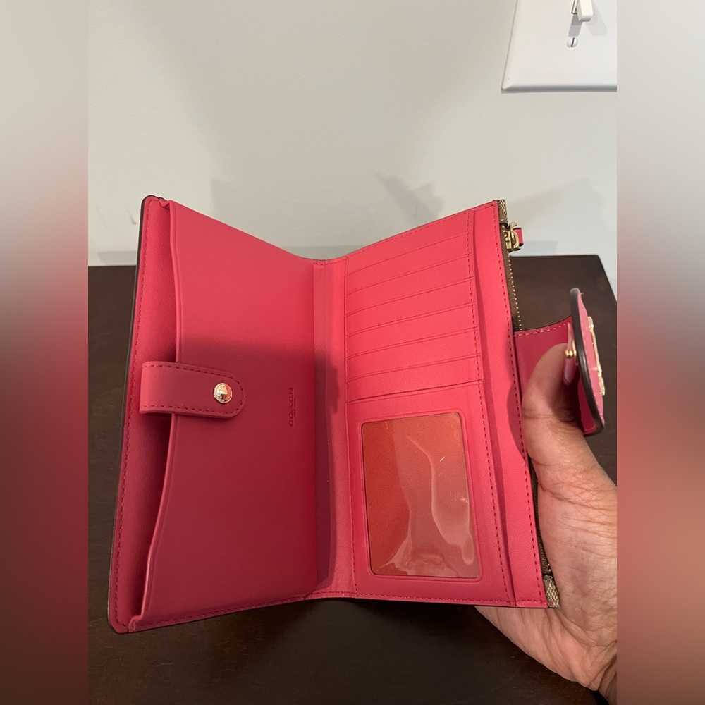 π Authentic Coach Phone Wallet π - Picture 3 of 7